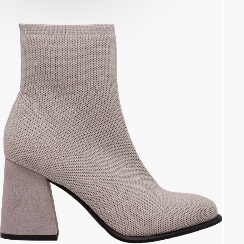 MIA heather grey boots NWT